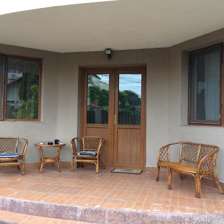 Studio Julius Constanta Luaran gambar