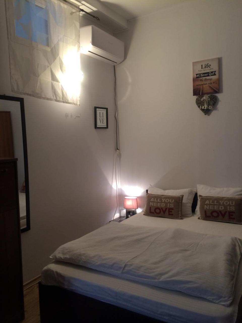 Studio Julius Constanta Luaran gambar