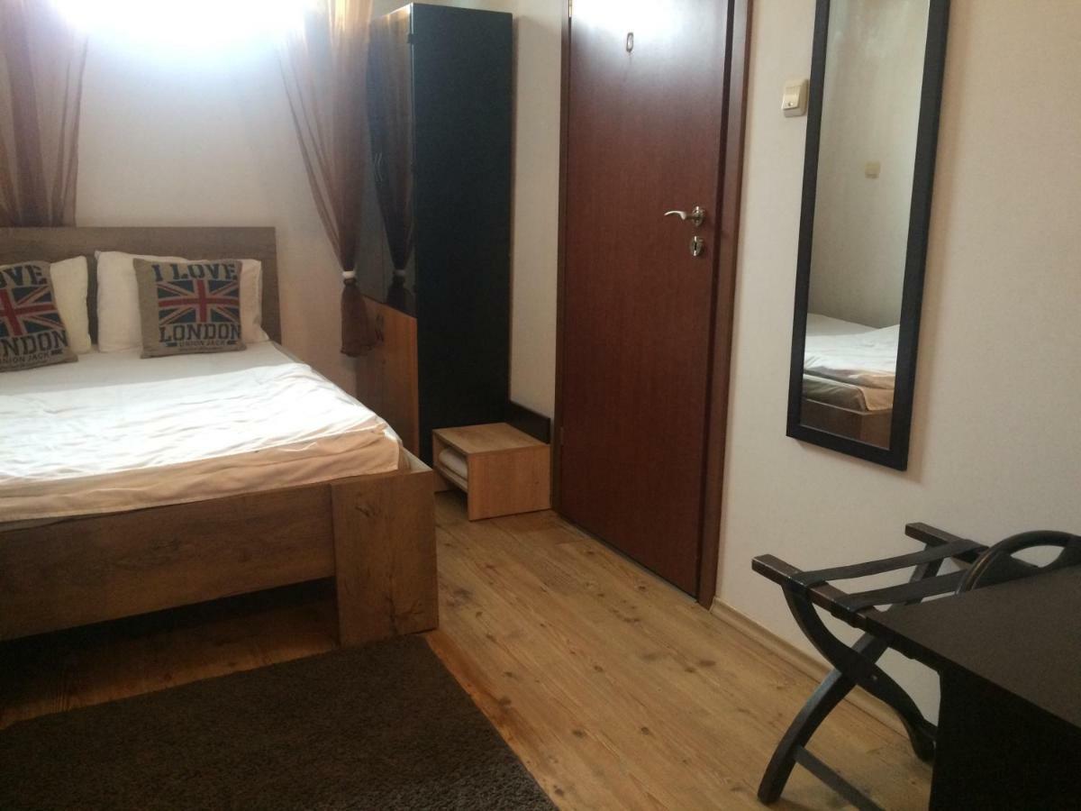 Studio Julius Constanta Luaran gambar